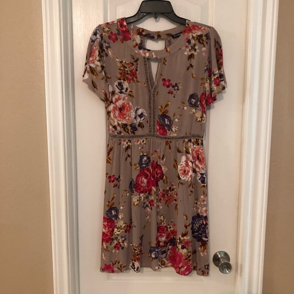 Blue Pepper Floral Dress- NWT - Picture 2 of 7